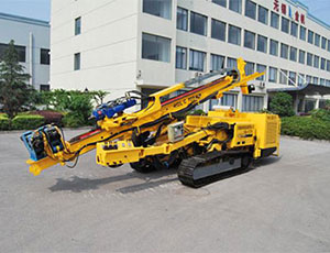 Hydraulic Impact Top Drive Crawler Drilling Rig YGL-C200